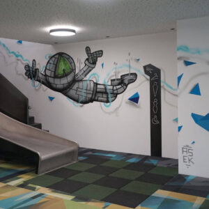 Graffiti-Alien im Activity Room